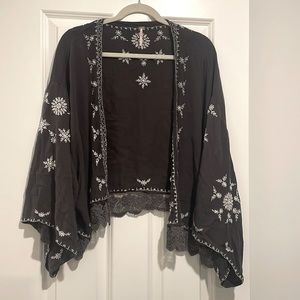 Free People Kimono embroidered / lace